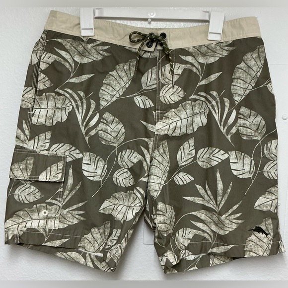 Tommy Bahama Other - Tommy Bahama Men’s Green and Cream Tropical Board Shorts